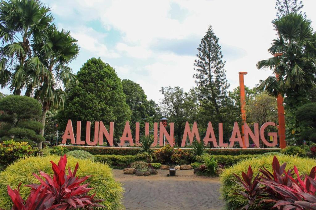 Sawojajar Inn Malang Exterior photo